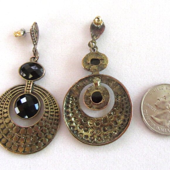 Textured brass dangling pierced earrings with faux onyx stones - Picture 8 of 8